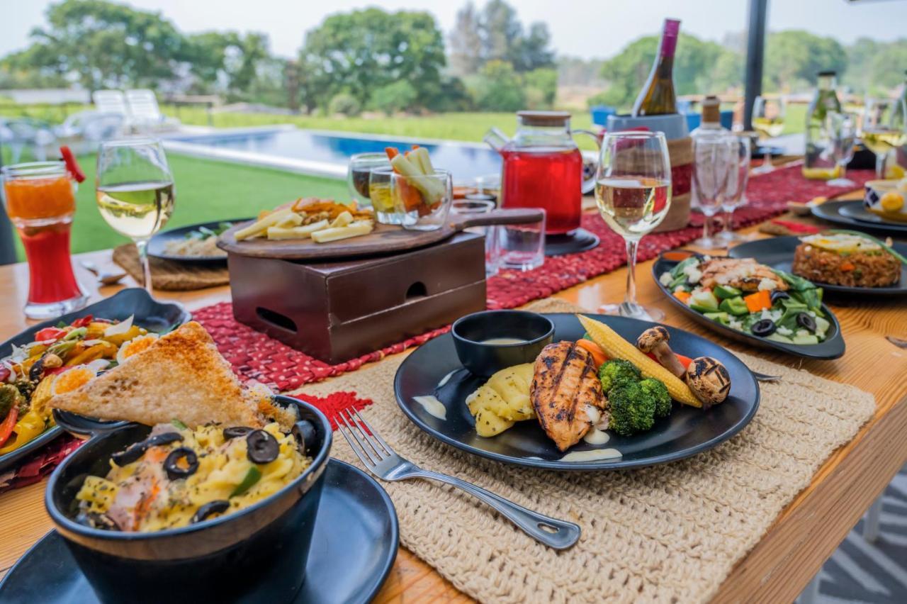 Saffronstays Onellaa, Nashik - Infinity Pool Villa Surrounded By A Vineyard Zewnętrze zdjęcie