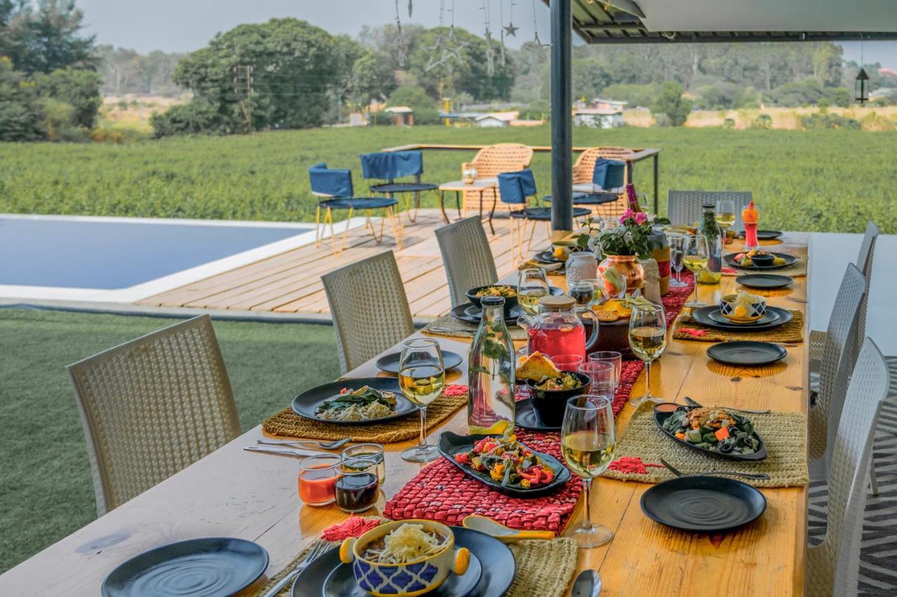 Saffronstays Onellaa, Nashik - Infinity Pool Villa Surrounded By A Vineyard Zewnętrze zdjęcie