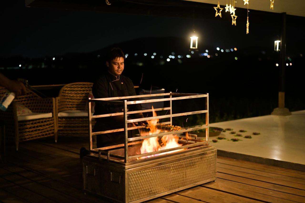 Saffronstays Onellaa, Nashik - Infinity Pool Villa Surrounded By A Vineyard Zewnętrze zdjęcie