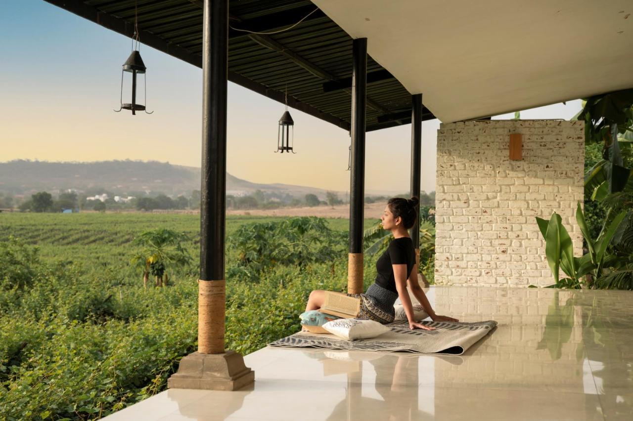 Saffronstays Onellaa, Nashik - Infinity Pool Villa Surrounded By A Vineyard Zewnętrze zdjęcie
