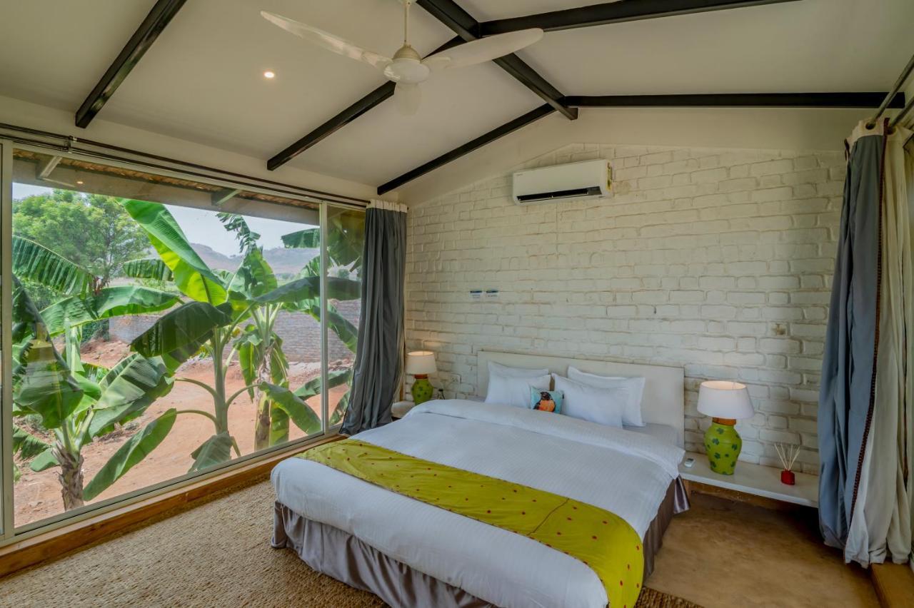 Saffronstays Onellaa, Nashik - Infinity Pool Villa Surrounded By A Vineyard Zewnętrze zdjęcie